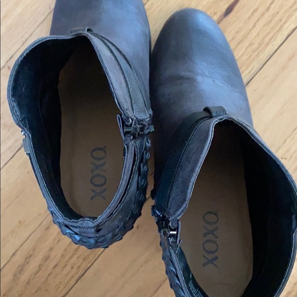 XOXO dark gray block heeled booties. Size 8 - Picture 4 of 4